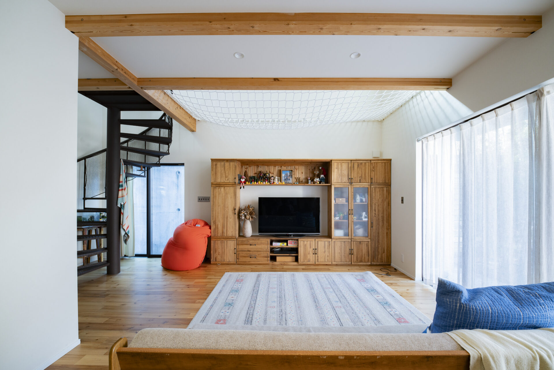 倉庫のような佇まいと、暮らしやすさを両立した家 アイチャッチ